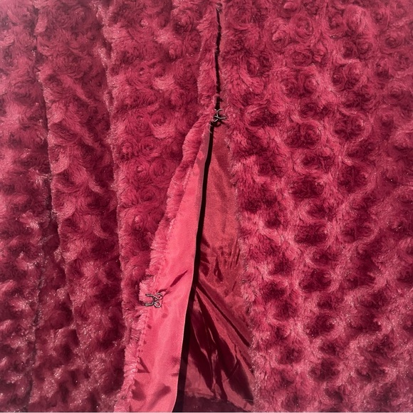 John Paul Richard women's Burgundy Red overcoat - Picture 2 of 3